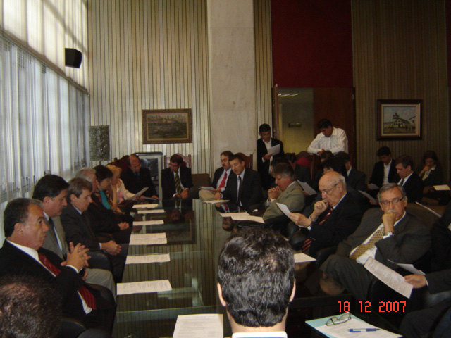 Deputados e produtores de leite em reunio na Assemblia<a style='float:right;color:#ccc' href='https://www3.al.sp.gov.br/repositorio/noticia/03-2008/ALOISIO VIEIRA LEITE 1.jpg' target=_blank><i class='bi bi-zoom-in'></i> Clique para ver a imagem </a>